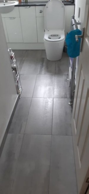 20200725_173528bathroom r.jpg